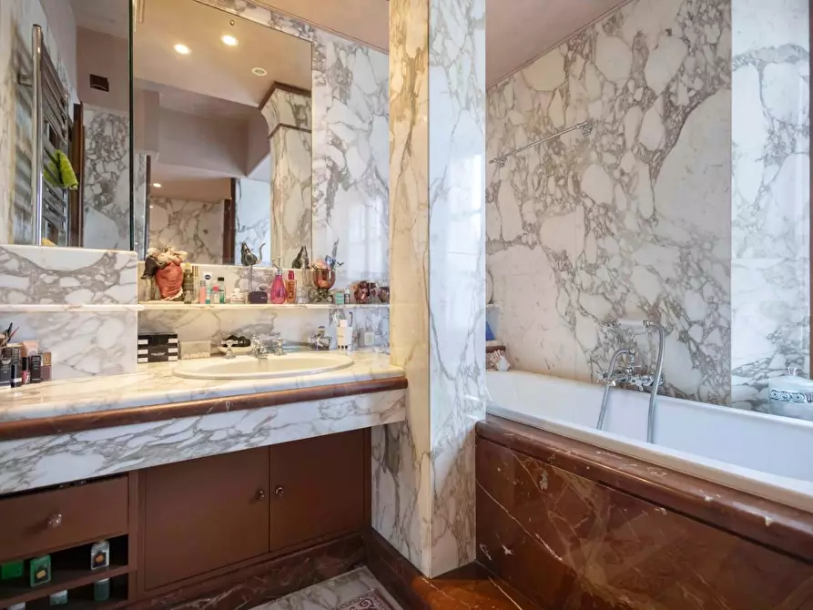 Immagine 37 di Villa in vendita  a Bientina