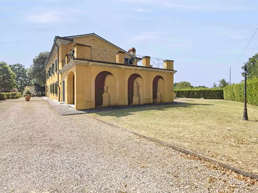 Immagine 3 di Villa in vendita  a Bientina