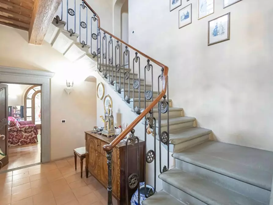 Immagine 11 di Villa in vendita  a Bientina