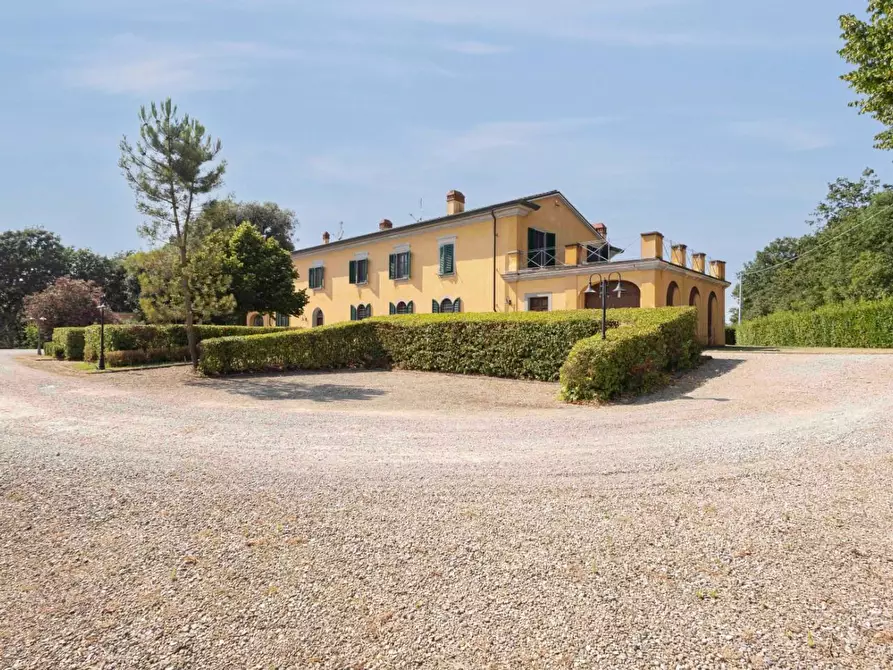 Immagine 38 di Villa in vendita  a Bientina