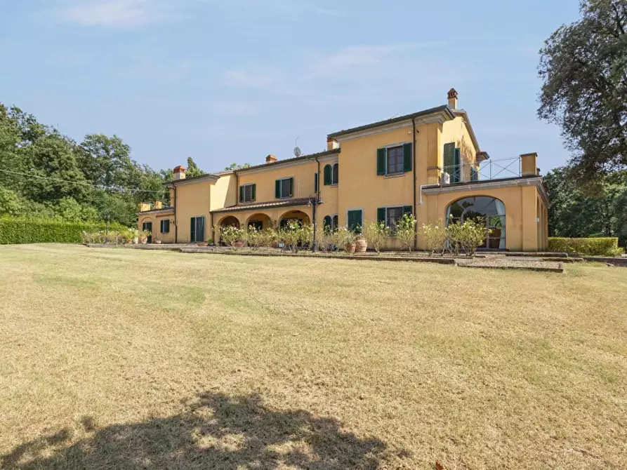 Immagine 2 di Villa in vendita  a Bientina