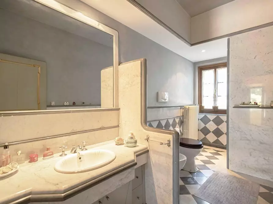 Immagine 33 di Villa in vendita  a Bientina