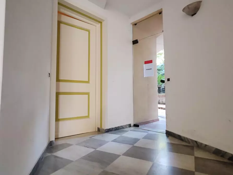 Immagine 6 di Ufficio in vendita  a Massa