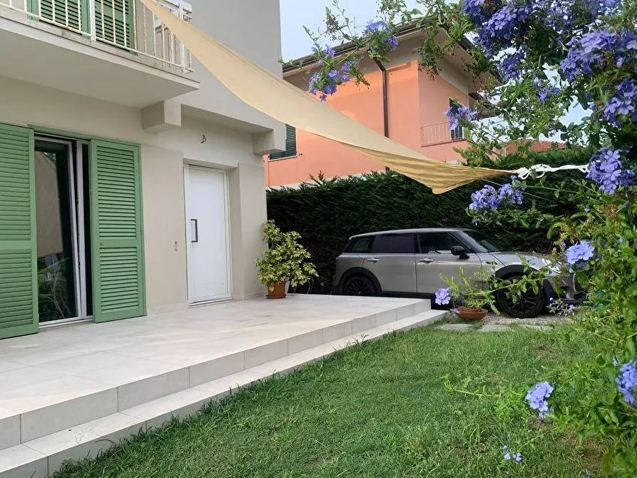 Immagine 2 di Casa bifamiliare in vendita  a Pietrasanta