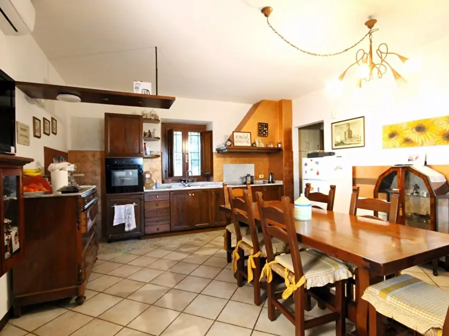Immagine 12 di Rustico / casale in vendita  a Capannori