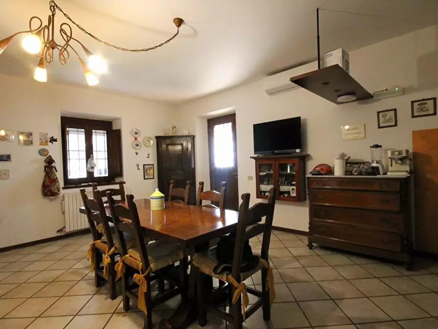 Immagine 9 di Rustico / casale in vendita  a Capannori