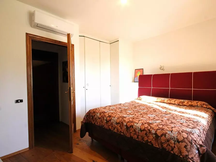 Immagine 21 di Rustico / casale in vendita  a Capannori