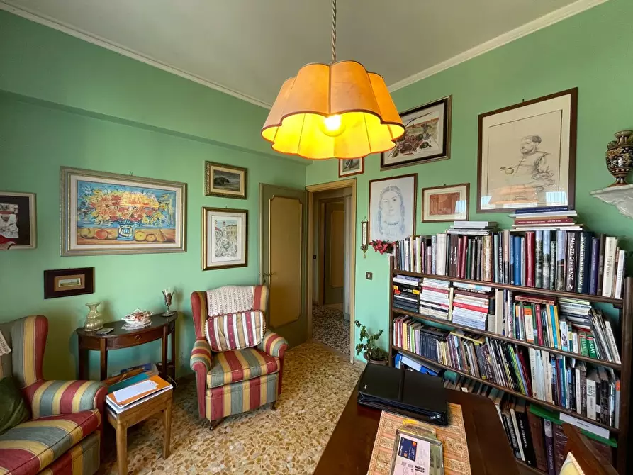 Immagine 20 di Appartamento in vendita  a Lucca