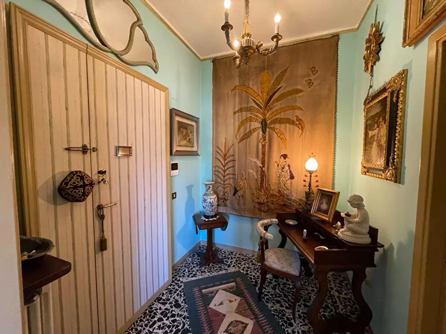 Immagine 9 di Appartamento in vendita  a Lucca