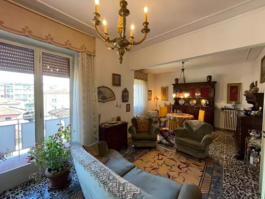 Immagine 4 di Appartamento in vendita  a Lucca