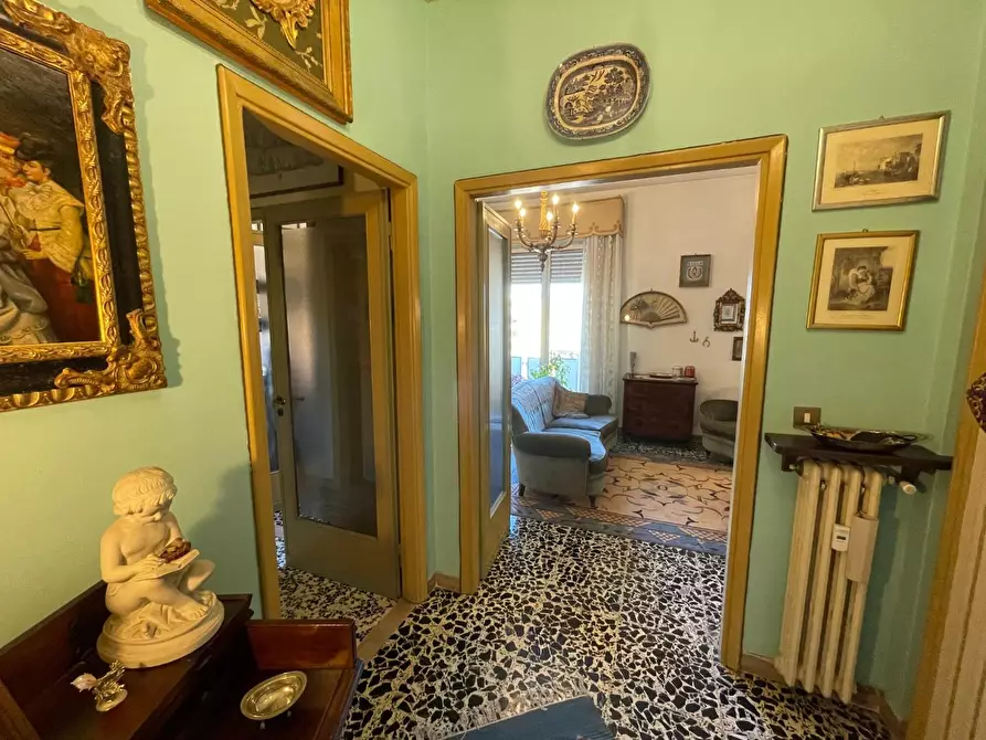 Immagine 10 di Appartamento in vendita  a Lucca