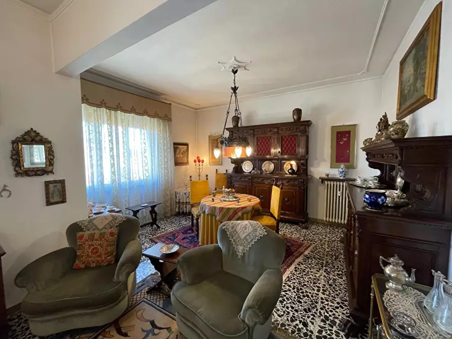 Immagine 3 di Appartamento in vendita  a Lucca