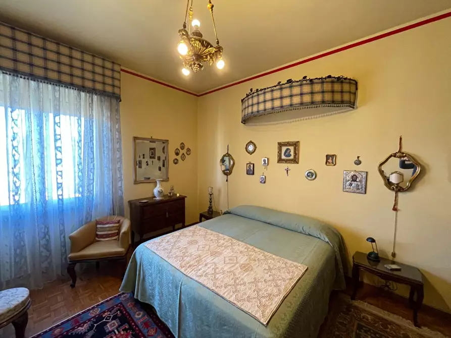 Immagine 12 di Appartamento in vendita  a Lucca