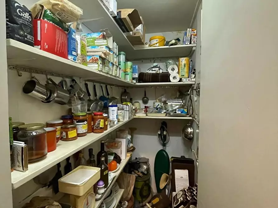 Immagine 26 di Appartamento in vendita  a Lucca