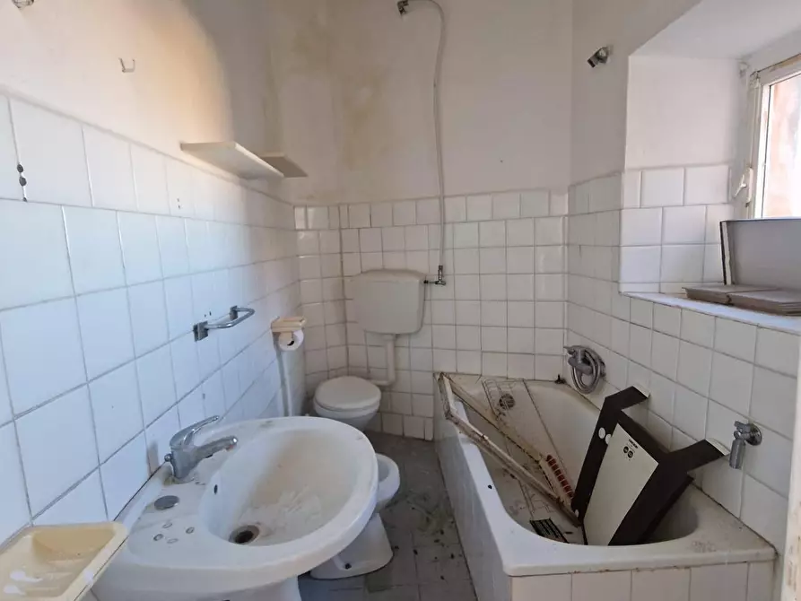 Immagine 13 di Appartamento in vendita  a Livorno