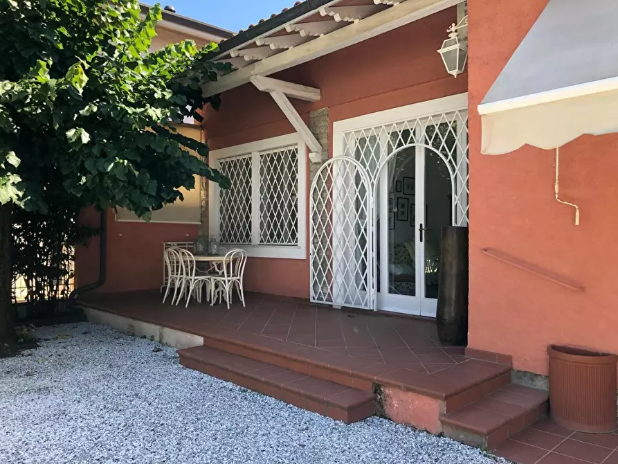 Immagine 1 di Villa in affitto  a Forte Dei Marmi