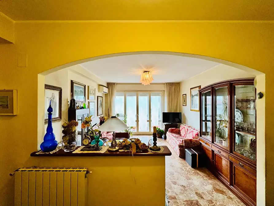 Immagine 3 di Appartamento in vendita  a Camaiore