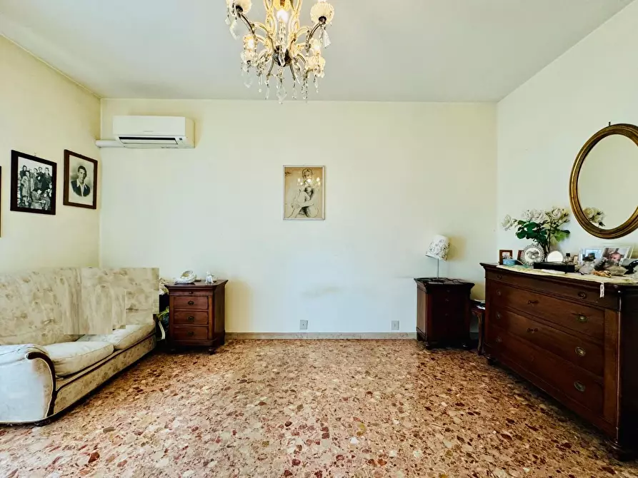 Immagine 18 di Appartamento in vendita  a Camaiore