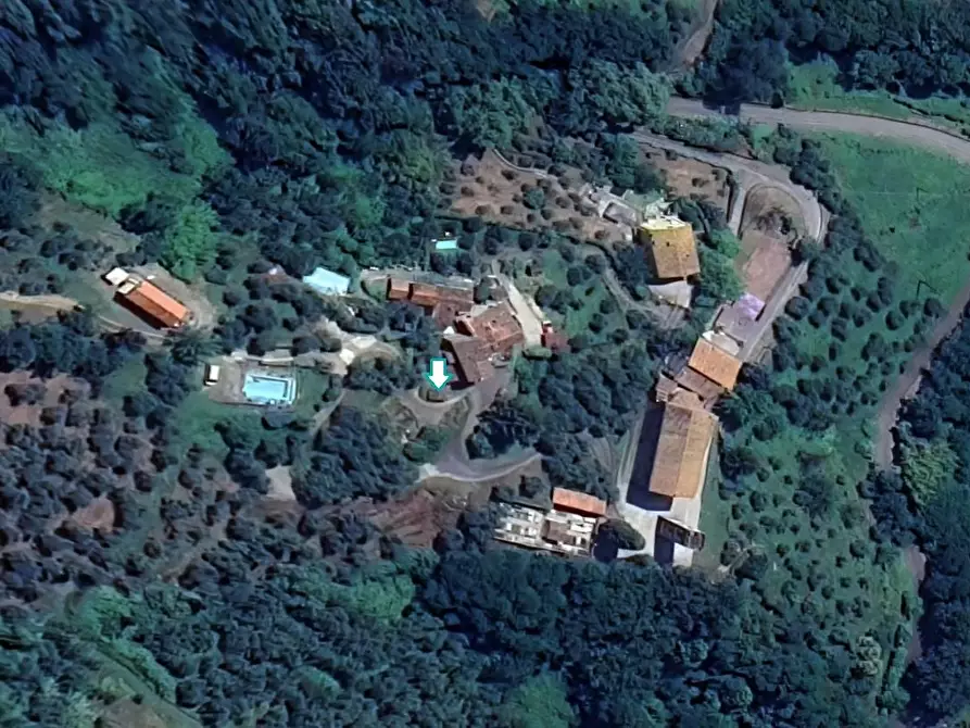 Immagine 1 di Terreno agricolo in vendita  a Lucca