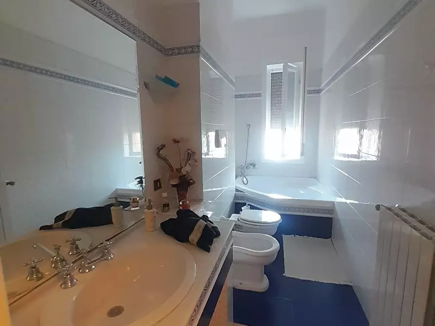 Immagine 19 di Appartamento in vendita  a Livorno