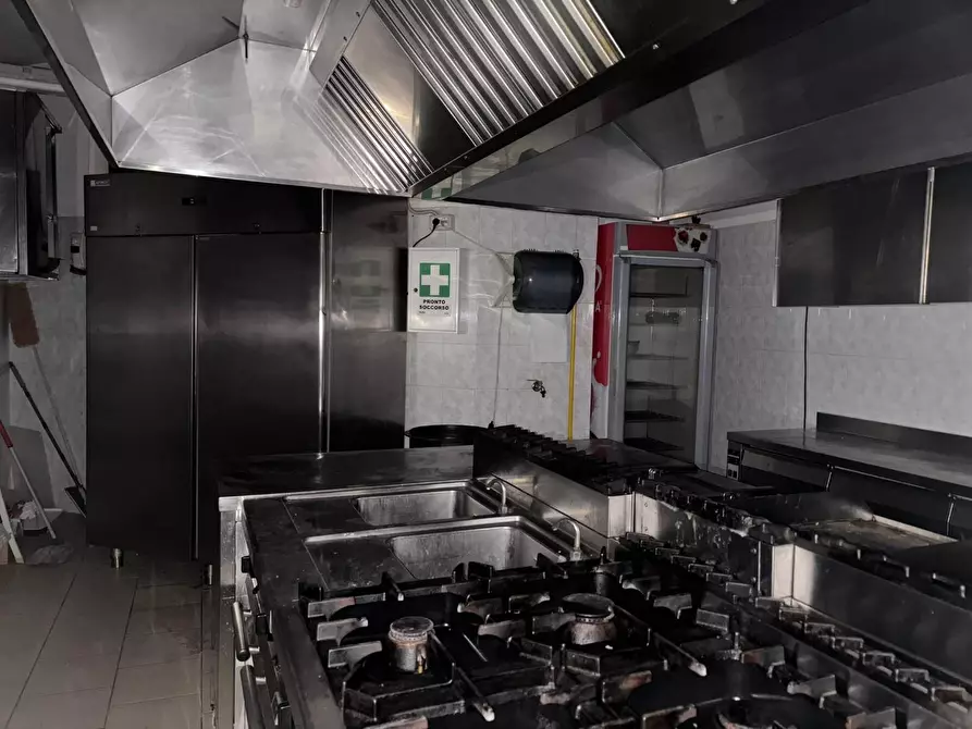 Immagine 23 di Negozio in affitto  a Roma