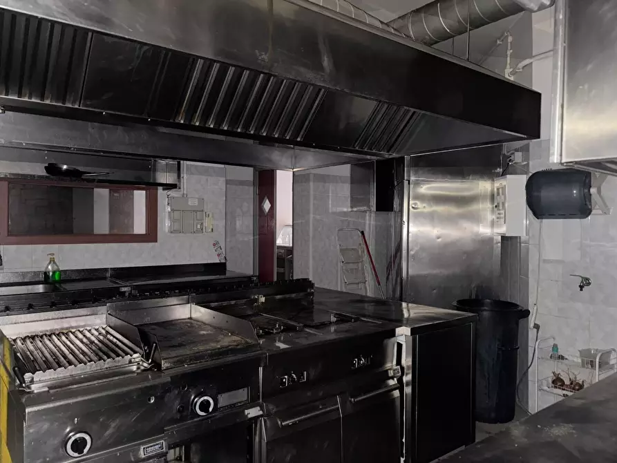 Immagine 27 di Negozio in affitto  a Roma