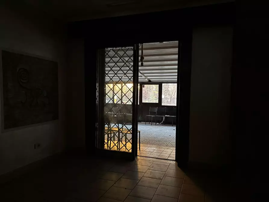 Immagine 29 di Negozio in affitto  a Roma