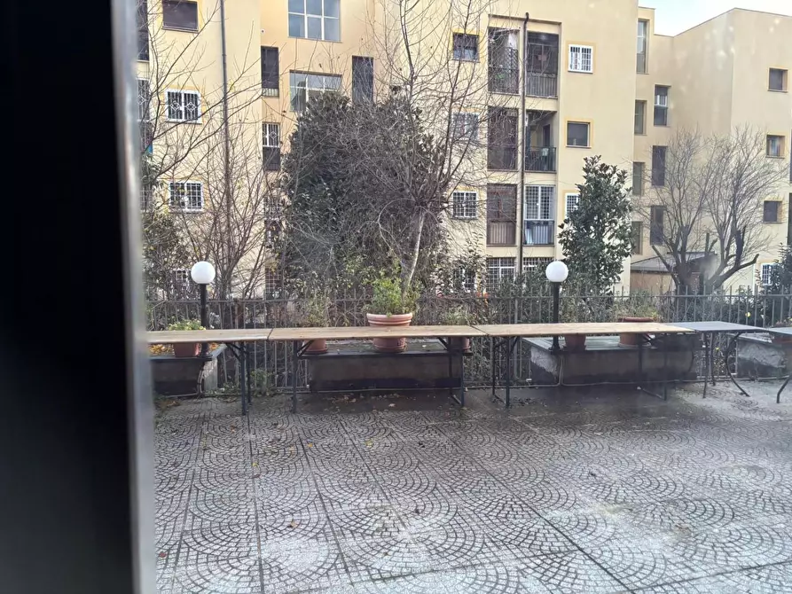 Immagine 40 di Negozio in affitto  a Roma