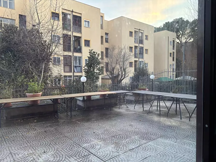 Immagine 42 di Negozio in affitto  a Roma