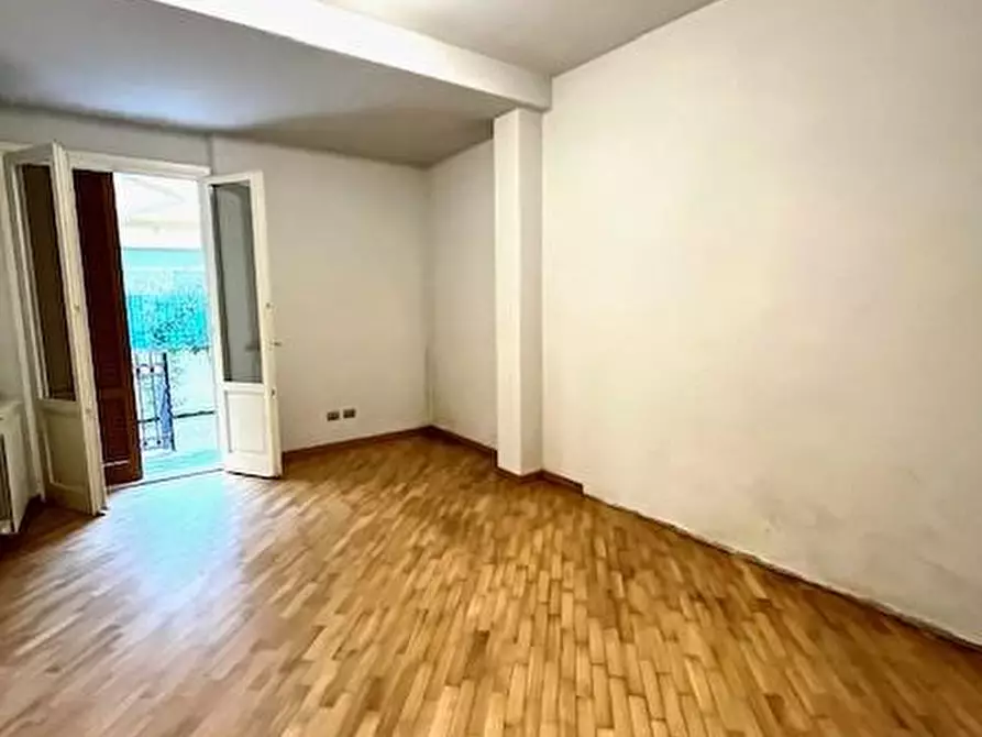 Immagine 12 di Appartamento in vendita  a Viareggio