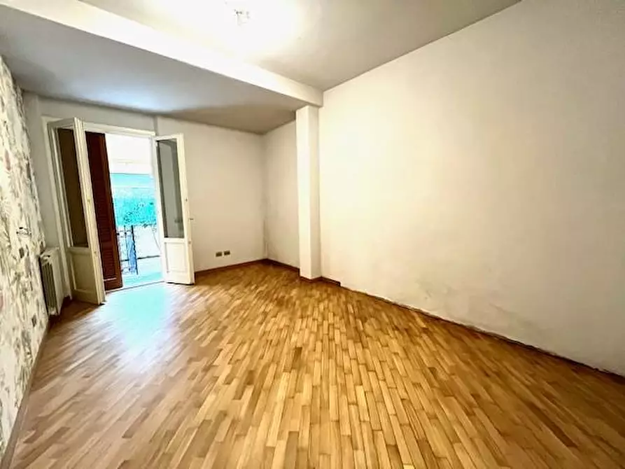 Immagine 13 di Appartamento in vendita  a Viareggio