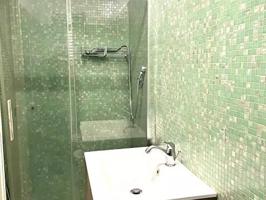 Immagine 10 di Appartamento in vendita  a Viareggio