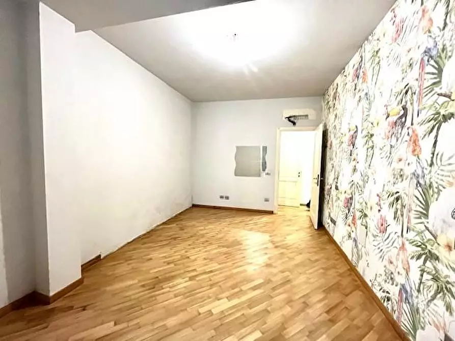 Immagine 15 di Appartamento in vendita  a Viareggio