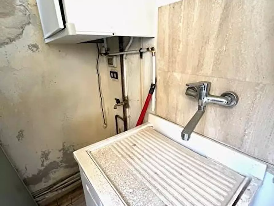 Immagine 37 di Appartamento in vendita  a Viareggio