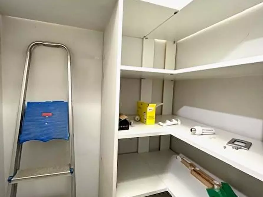 Immagine 38 di Appartamento in vendita  a Viareggio