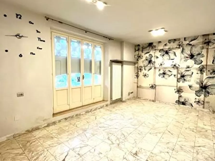 Immagine 2 di Appartamento in vendita  a Viareggio