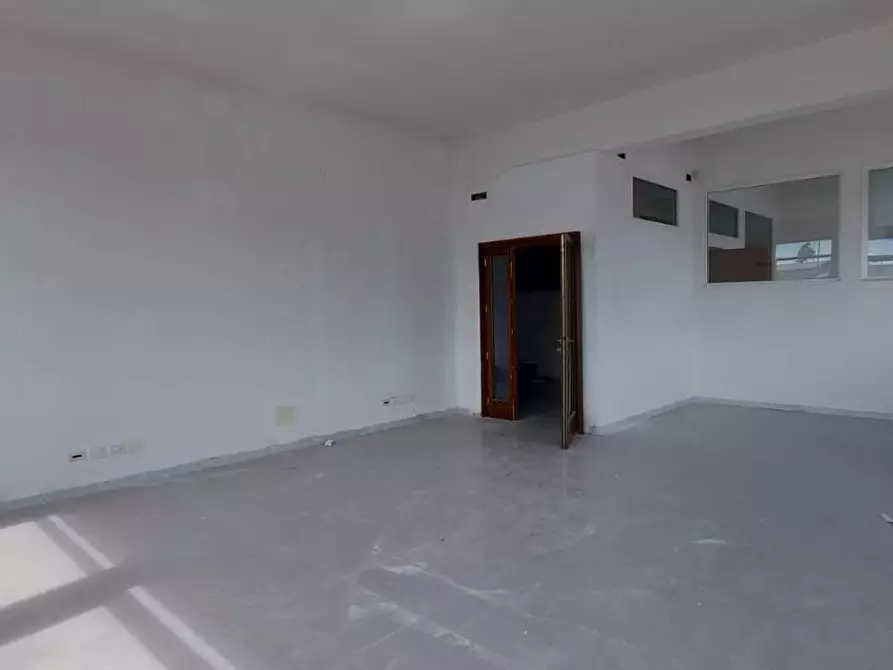Immagine 2 di Ufficio in affitto  a Carrara