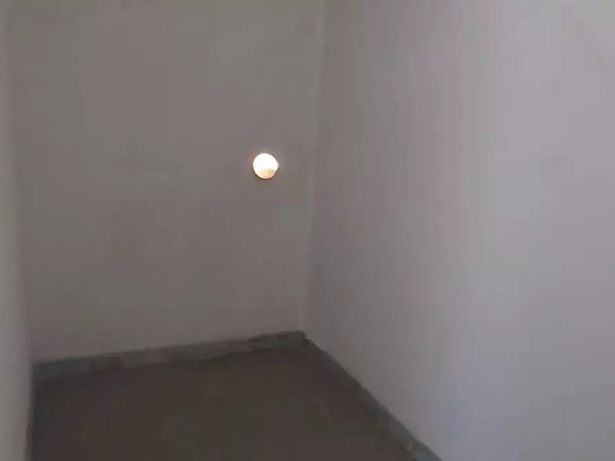 Immagine 12 di Ufficio in affitto  a Carrara