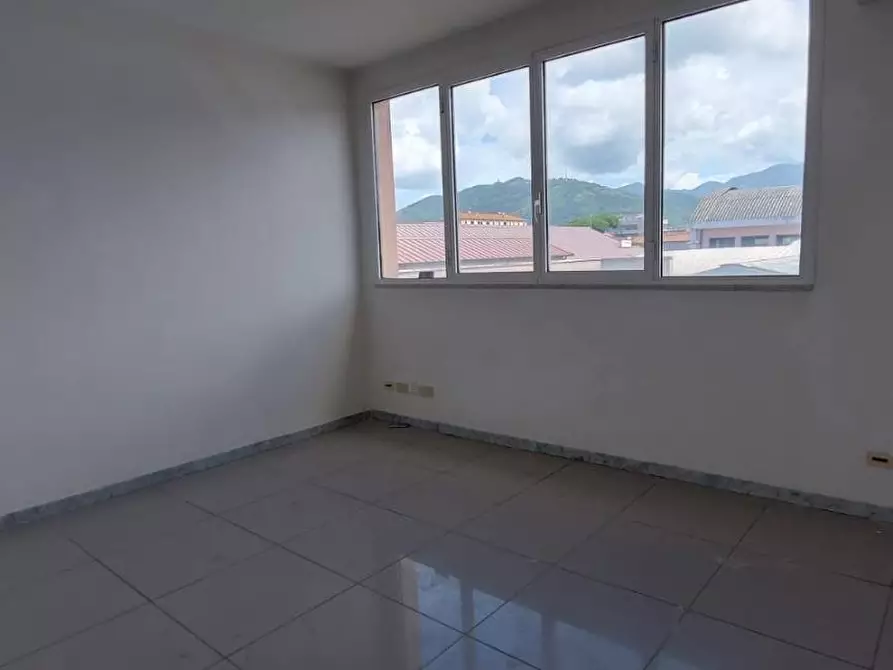 Immagine 7 di Ufficio in affitto  a Carrara
