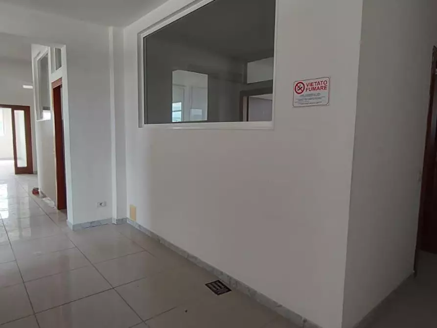 Immagine 6 di Ufficio in affitto  a Carrara