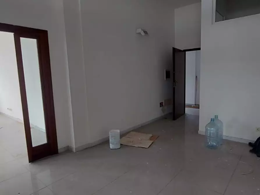 Immagine 3 di Ufficio in affitto  a Carrara