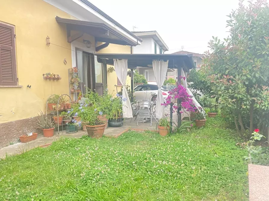 Immagine 1 di Casa indipendente in vendita  a Carrara