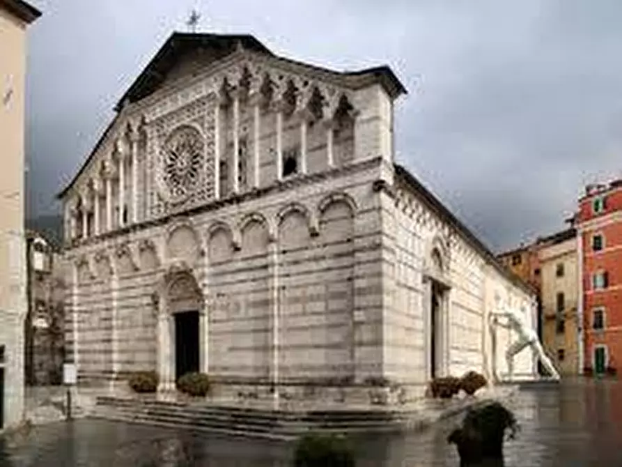 Immagine 16 di Casa indipendente in vendita  a Carrara