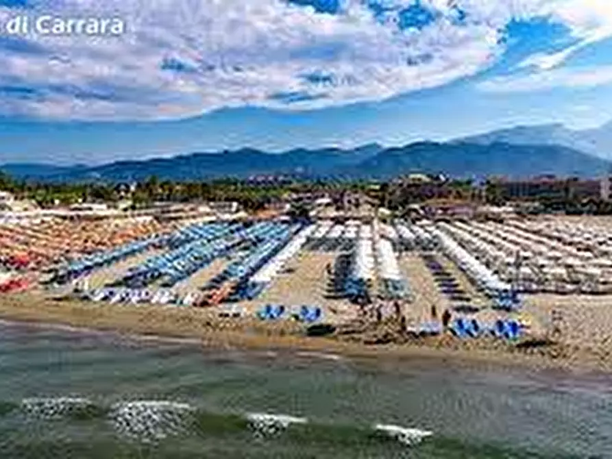 Immagine 13 di Casa indipendente in vendita  a Carrara