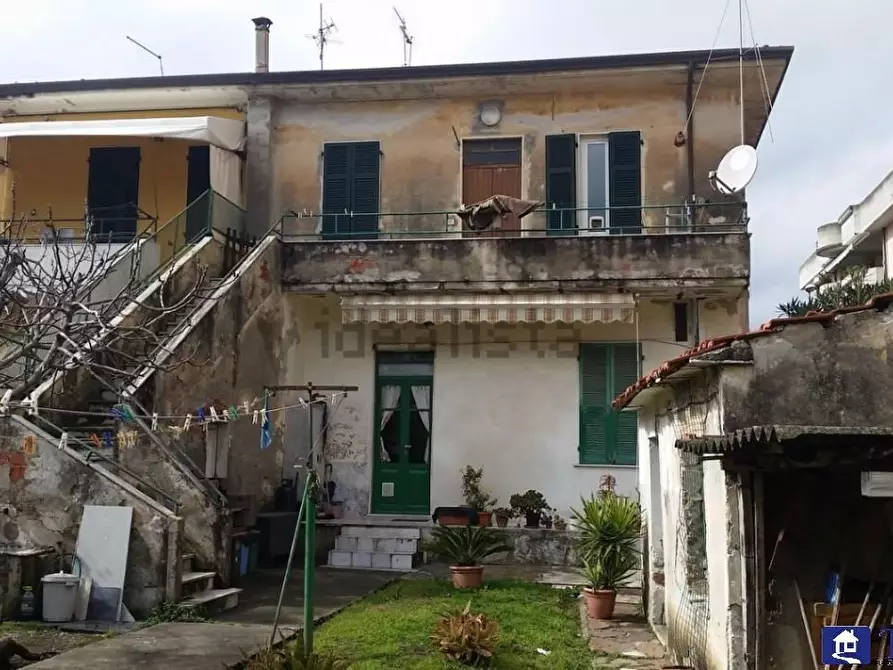 Immagine 1 di Porzione di casa in vendita  a Carrara