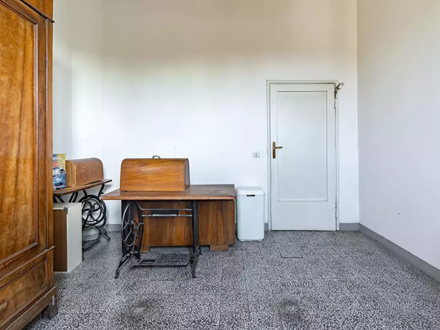 Immagine 11 di Palazzo in vendita  a Empoli