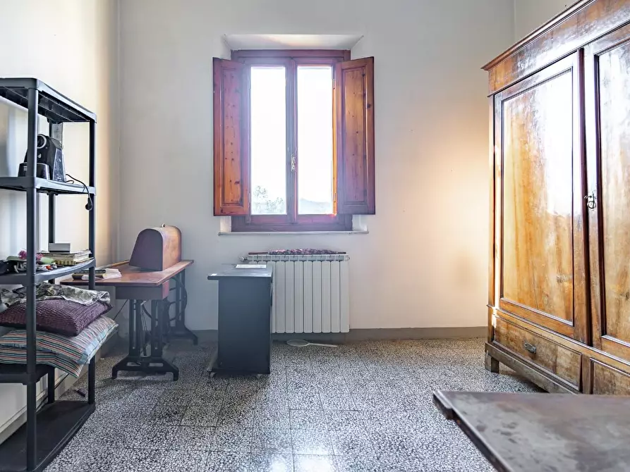 Immagine 10 di Palazzo in vendita  a Empoli