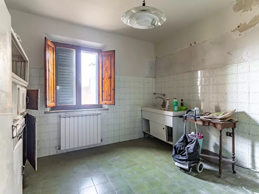 Immagine 5 di Palazzo in vendita  a Empoli