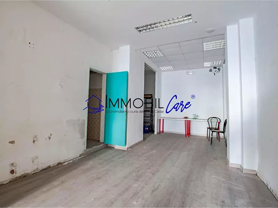 Immagine 3 di Locale commerciale in affitto  a Livorno