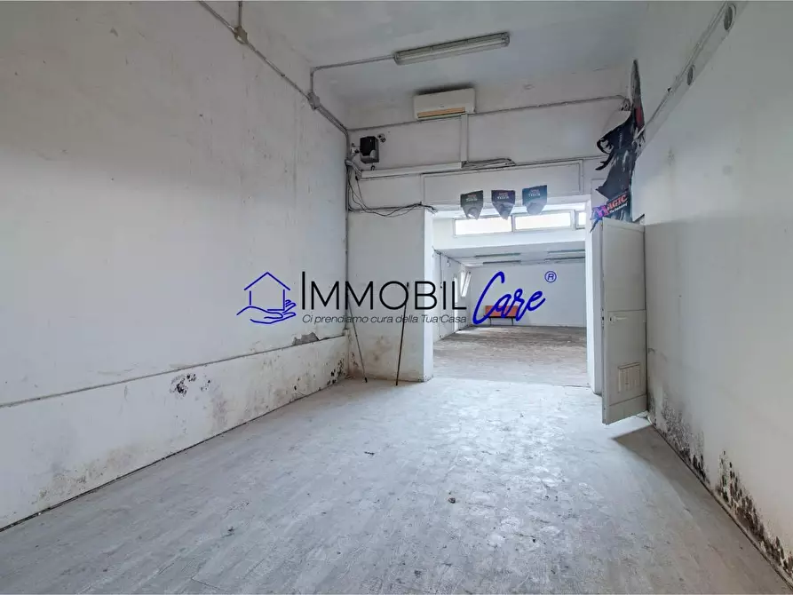 Immagine 9 di Locale commerciale in affitto  a Livorno